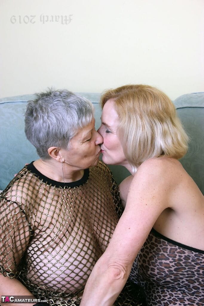 Lesbian Old Women Porn